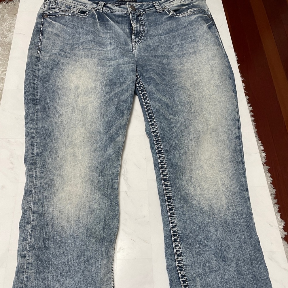 Women’s Silver Jeans Capri light blue acid wash